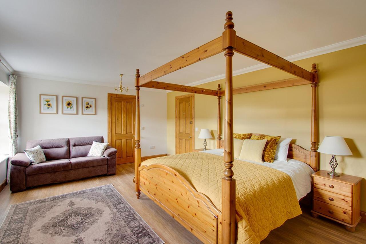 Home Farm B&B - Sunflower Room Forfar Ngoại thất bức ảnh